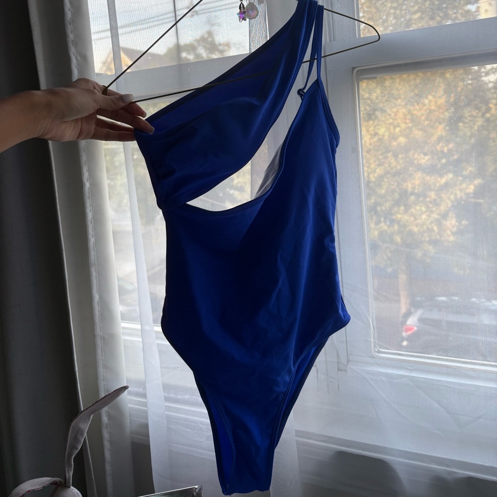 PrettyLittleThing Blue One-Shoulder Swimsuit